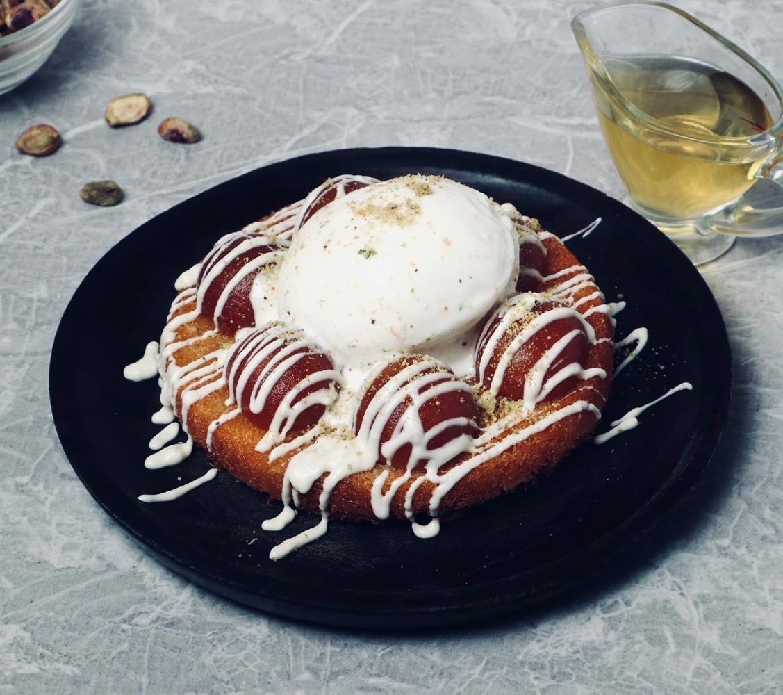 Classic Round Jamun & Icecream Kunafa