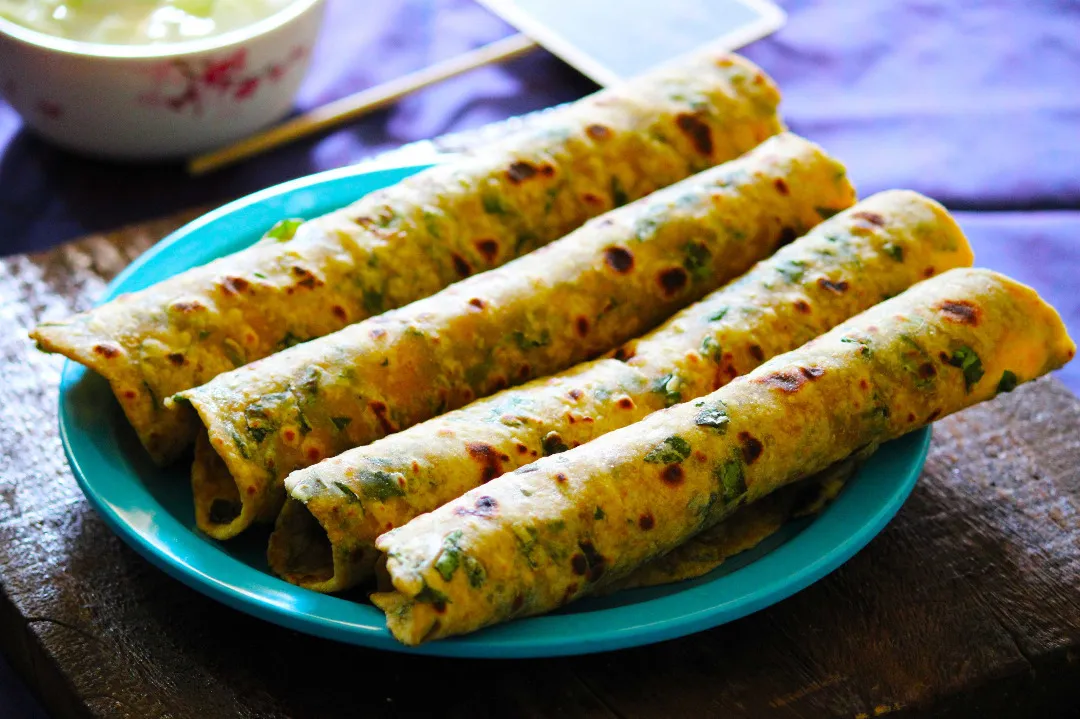 Mehati paratha with curd/ pickle