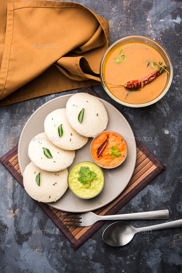Idly with Sambar & Red Chutney