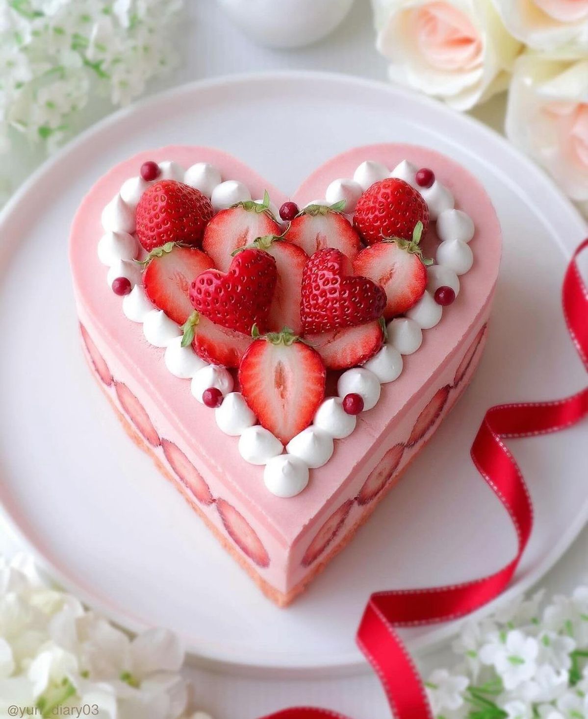 Strawberry Heart - 1Kg Cake (With Egg)