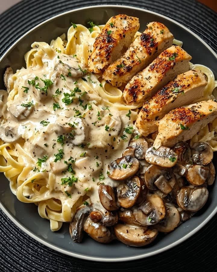 Pasta Ai Funghi (Chicken)