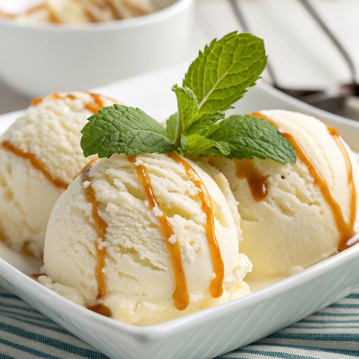 Ice Cream - Vanilla / Strawberry